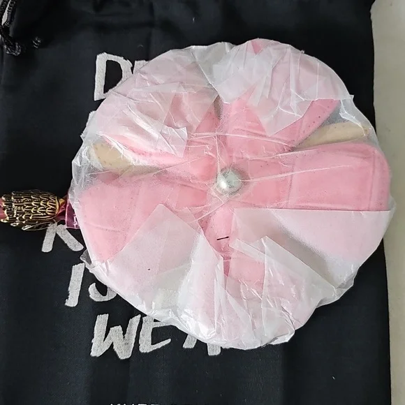 Kurt Geiger Flower Charm - Picture 7 of 8